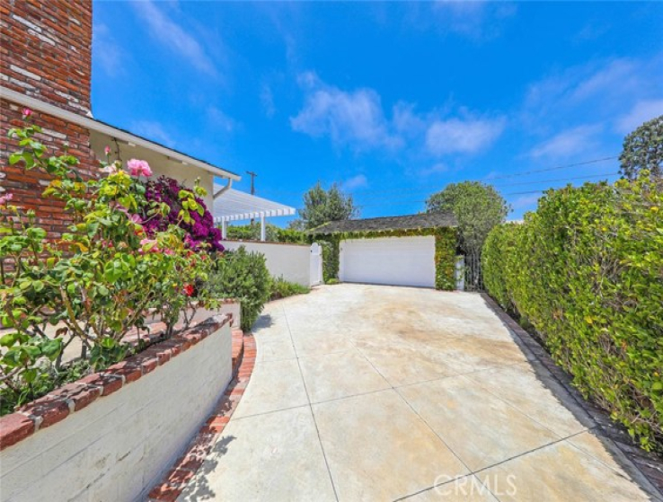 4 Bed Home to Rent in Newport Beach, California