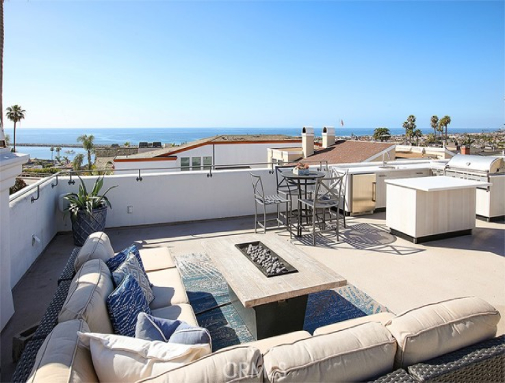 2 Bed Home for Sale in Corona del Mar, California