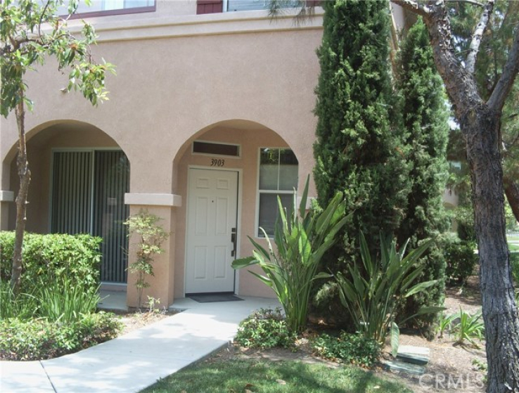 2 Bed Home to Rent in Irvine, California