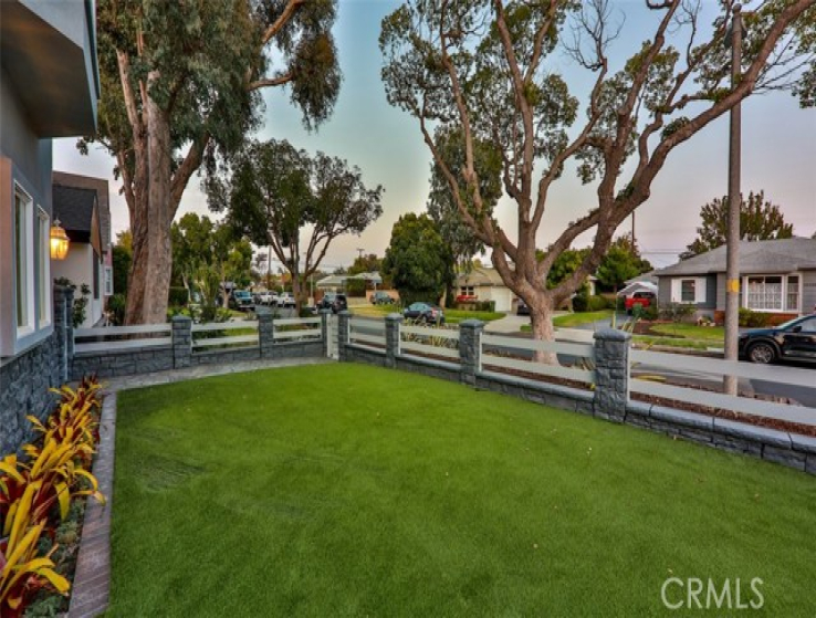 6 Bed Home for Sale in Mar Vista, California