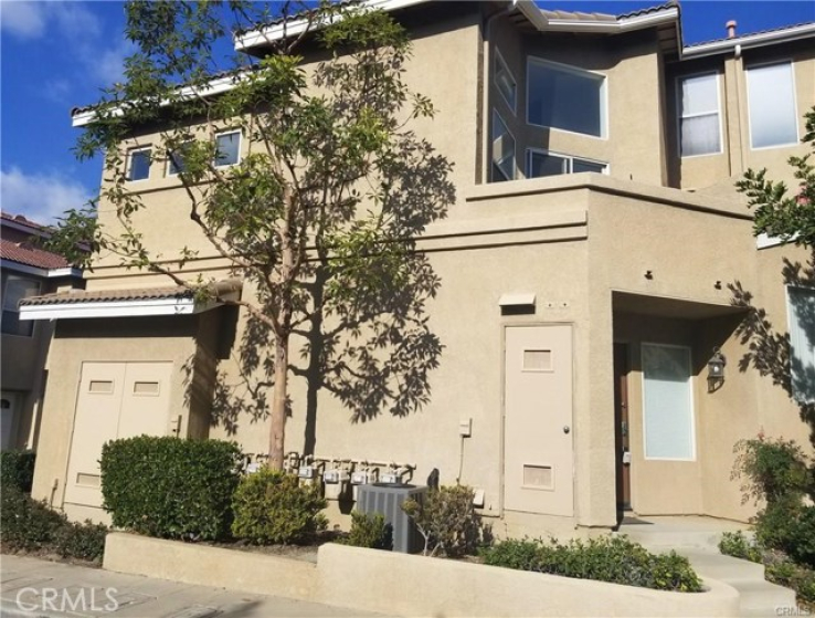 2 Bed Home to Rent in Anaheim Hills, California