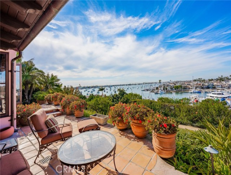 3 Bed Home to Rent in Corona del Mar, California