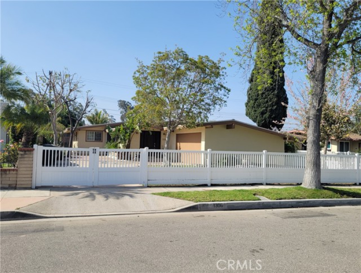 3 Bed Home to Rent in Anaheim, California