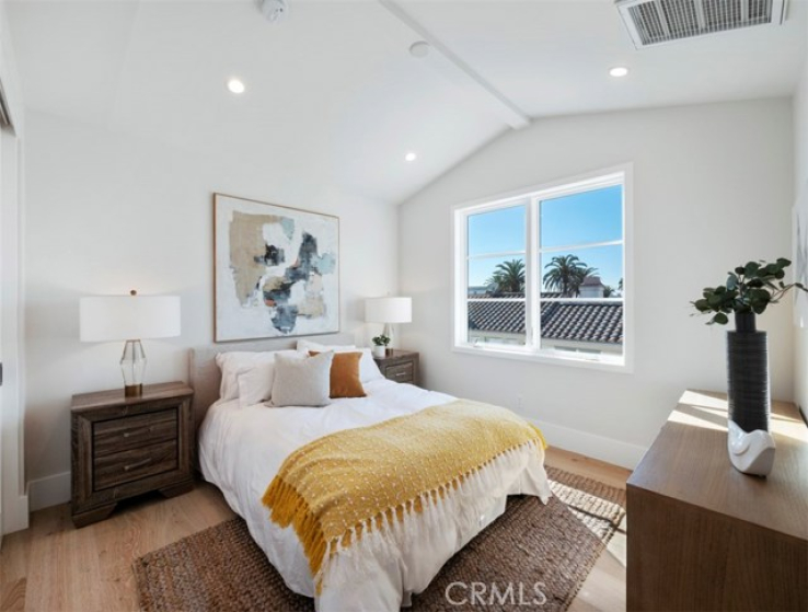 3 Bed Home for Sale in Corona del Mar, California