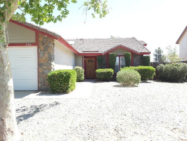 3 Bed Home to Rent in Lancaster, California