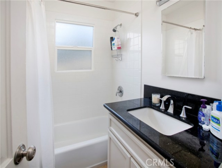 2 Bed Home to Rent in Manhattan Beach, California