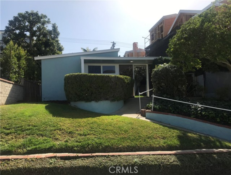 3 Bed Home to Rent in Corona del Mar, California