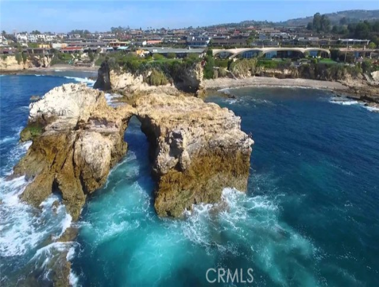 3 Bed Home to Rent in Corona del Mar, California