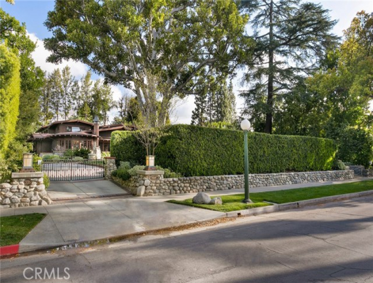 5 Bed Home for Sale in Pasadena, California