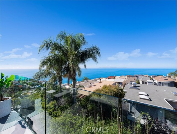 4 Bed Home to Rent in Laguna Beach, California