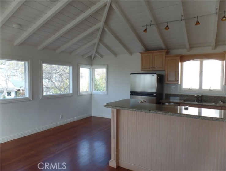 2 Bed Home to Rent in Corona del Mar, California