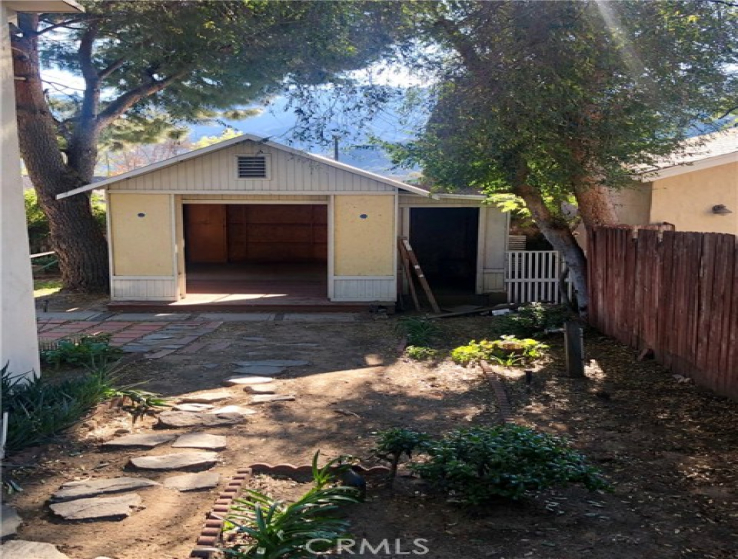 3 Bed Home to Rent in La Crescenta, California