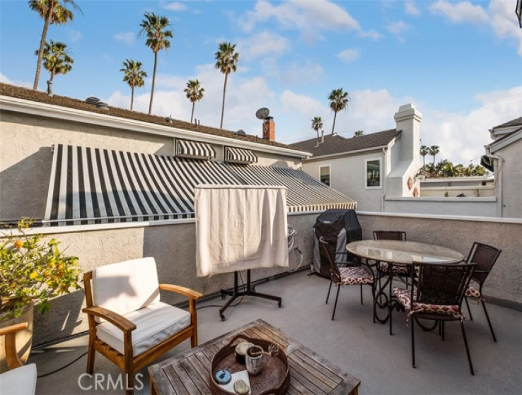 2 Bed Home to Rent in Corona del Mar, California