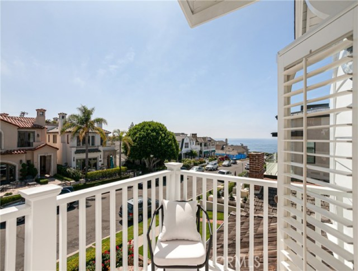 3 Bed Home to Rent in Corona del Mar, California