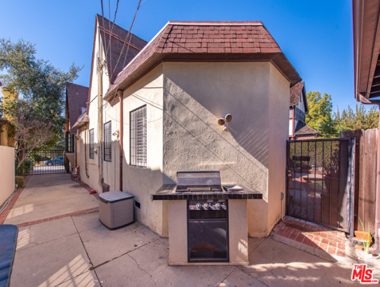 5 Bed Home for Sale in Santa Monica, California