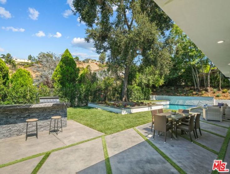 5 Bed Home for Sale in Studio City, California