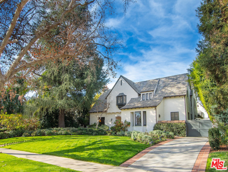 5 Bed Home for Sale in Los Angeles, California