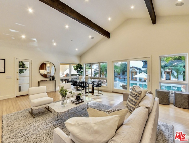 6 Bed Home for Sale in Studio City, California