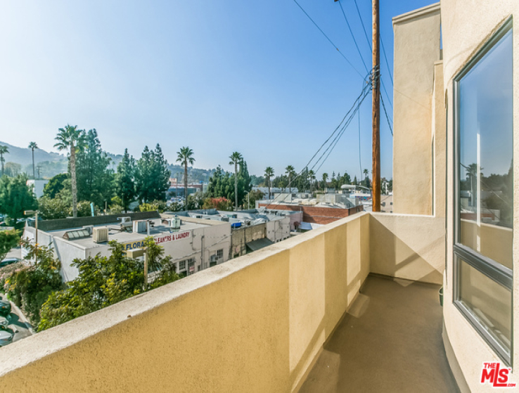 3 Bed Home to Rent in Studio City, California