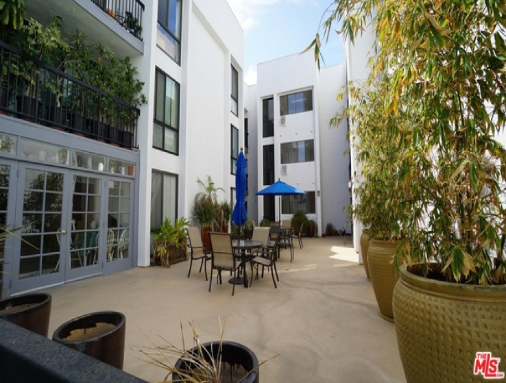 2 Bed Home to Rent in West Hollywood, California