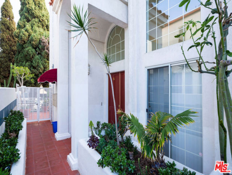 2 Bed Home to Rent in Santa Monica, California