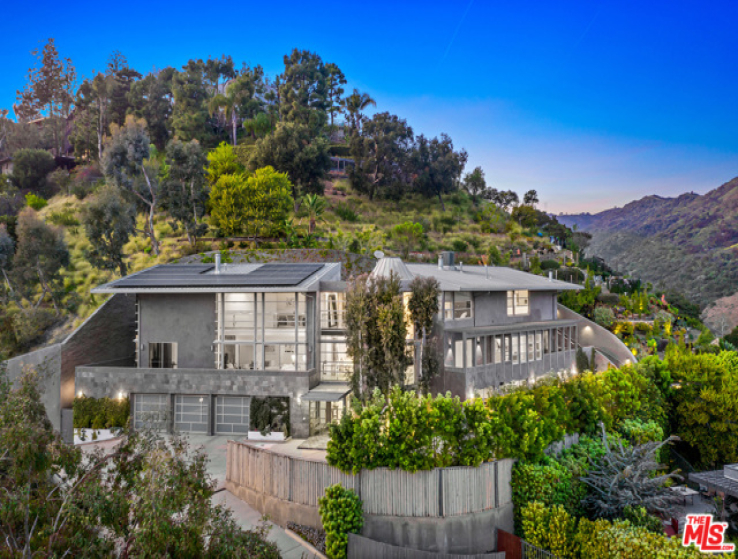 6 Bed Home for Sale in Los Angeles, California