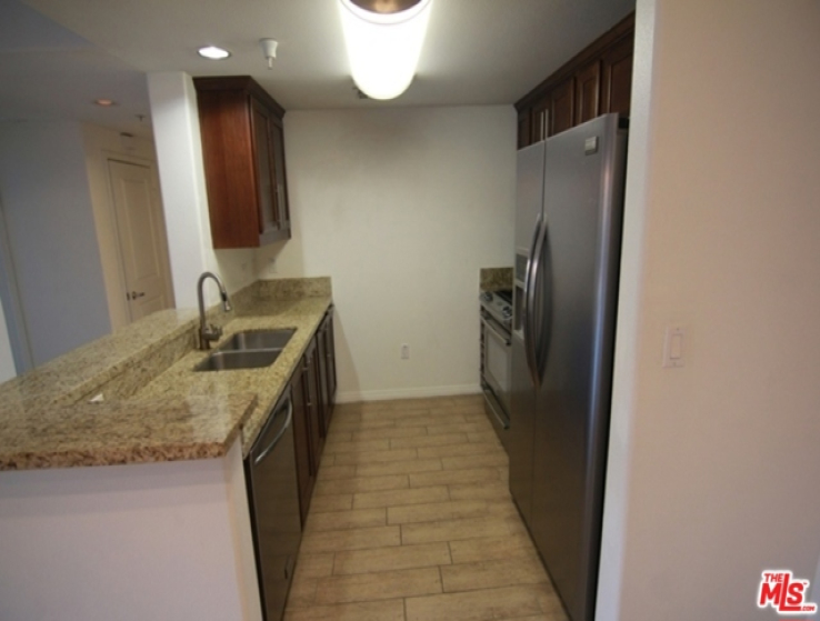 2 Bed Home to Rent in Valley Village, California