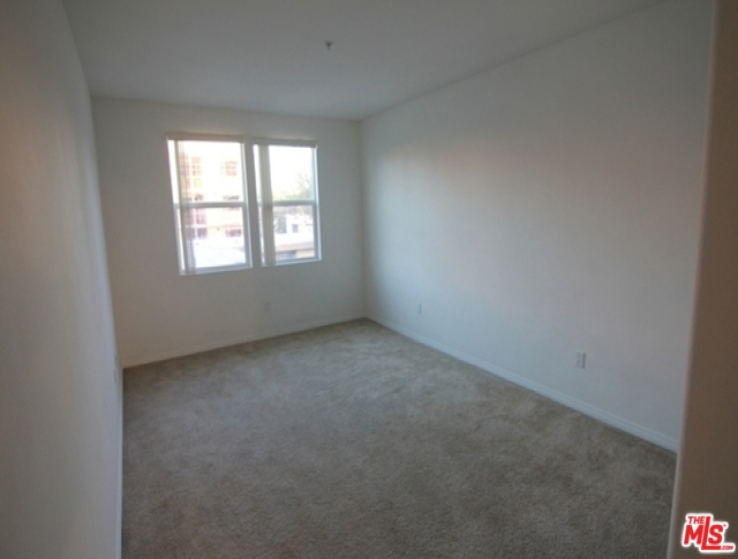 2 Bed Home to Rent in Valley Village, California