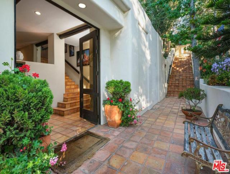 3 Bed Home to Rent in Beverly Hills, California