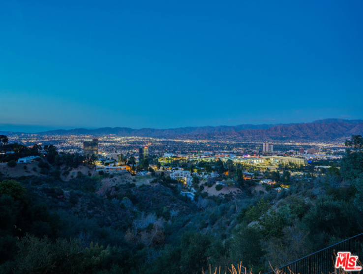 3 Bed Home to Rent in Los Angeles, California