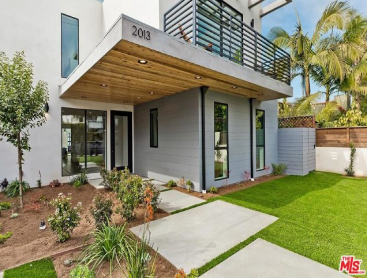 4 Bed Home for Sale in Los Angeles, California