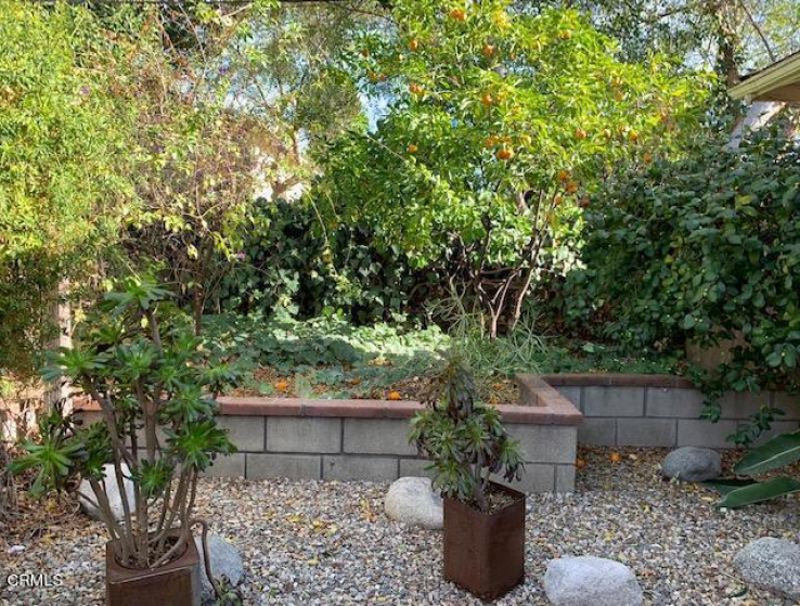 3 Bed Home to Rent in Altadena, California