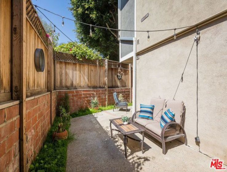 2 Bed Home to Rent in Culver City, California