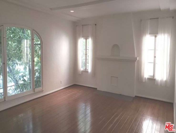 3 Bed Home to Rent in Beverly Hills, California