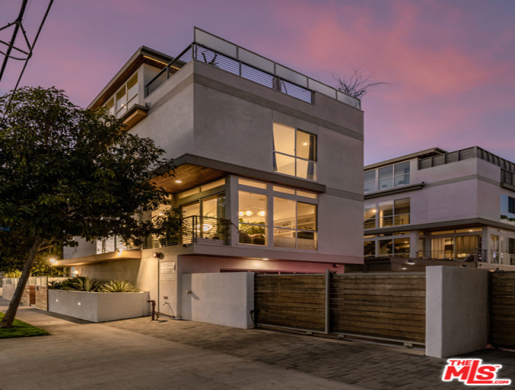 3 Bed Home for Sale in Los Angeles, California