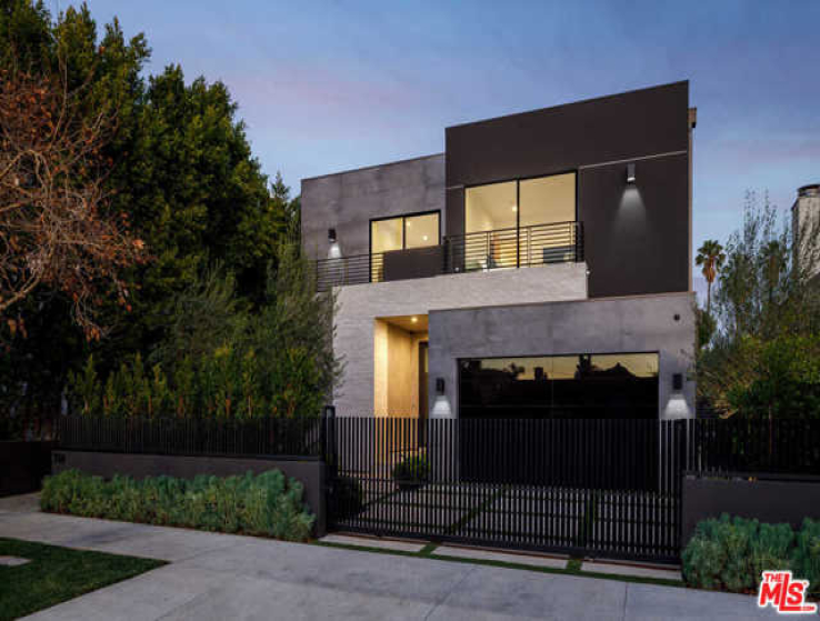 5 Bed Home for Sale in Los Angeles, California