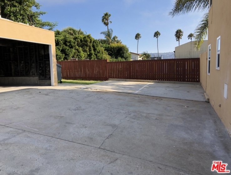 2 Bed Home to Rent in Redondo Beach, California