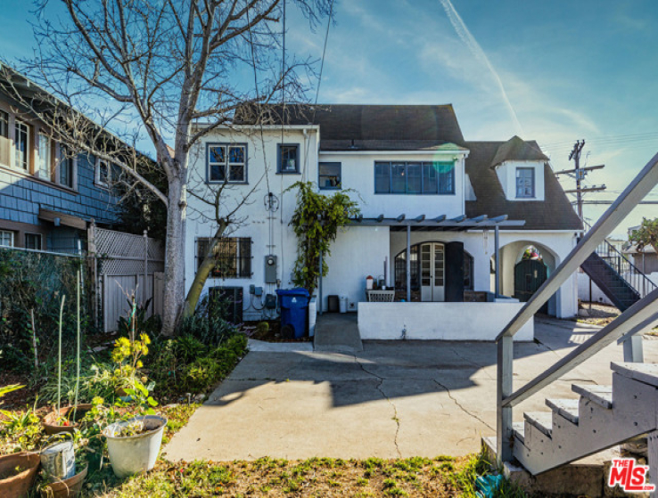 5 Bed Home for Sale in Los Angeles, California