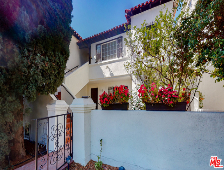 3 Bed Home to Rent in Beverly Hills, California