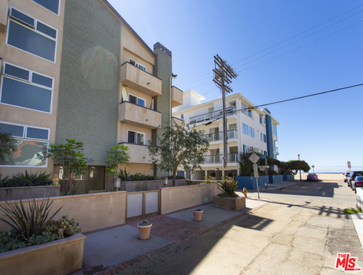 2 Bed Home to Rent in Marina del Rey, California