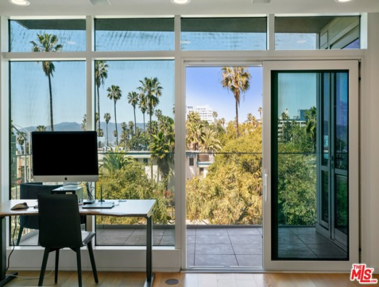 2 Bed Home to Rent in Santa Monica, California