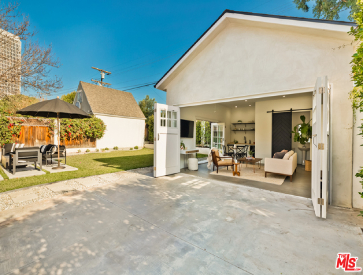 6 Bed Home for Sale in Los Angeles, California