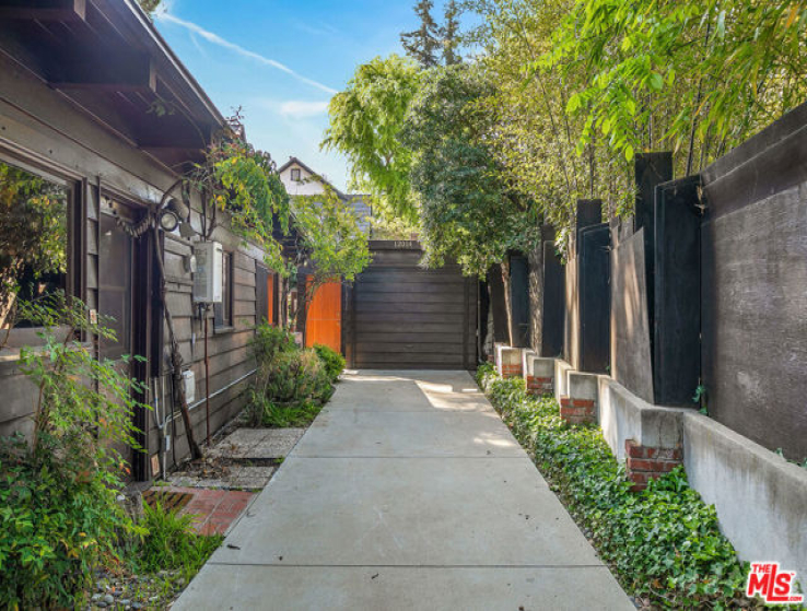 3 Bed Home to Rent in Studio City, California