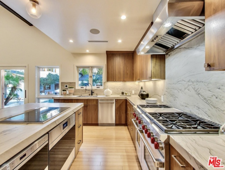 6 Bed Home for Sale in Studio City, California