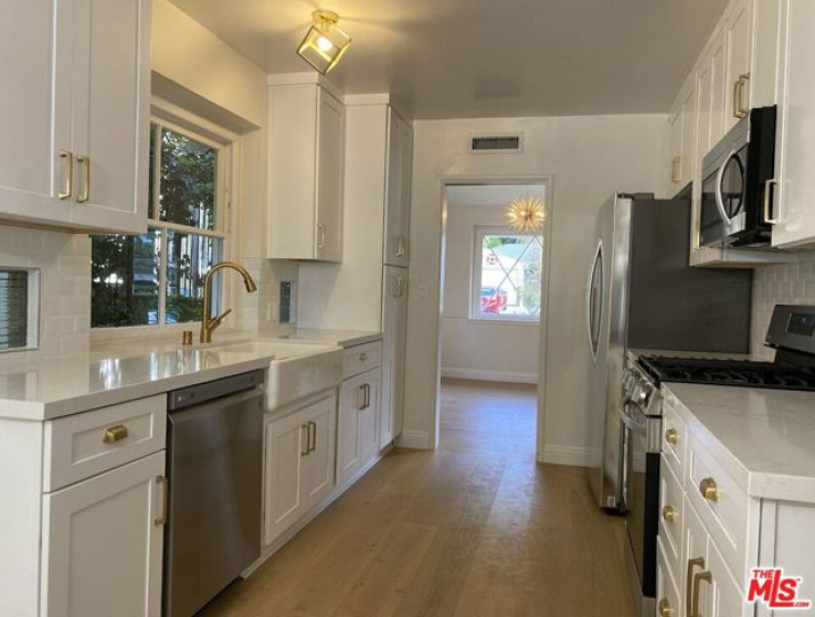 3 Bed Home to Rent in Studio City, California