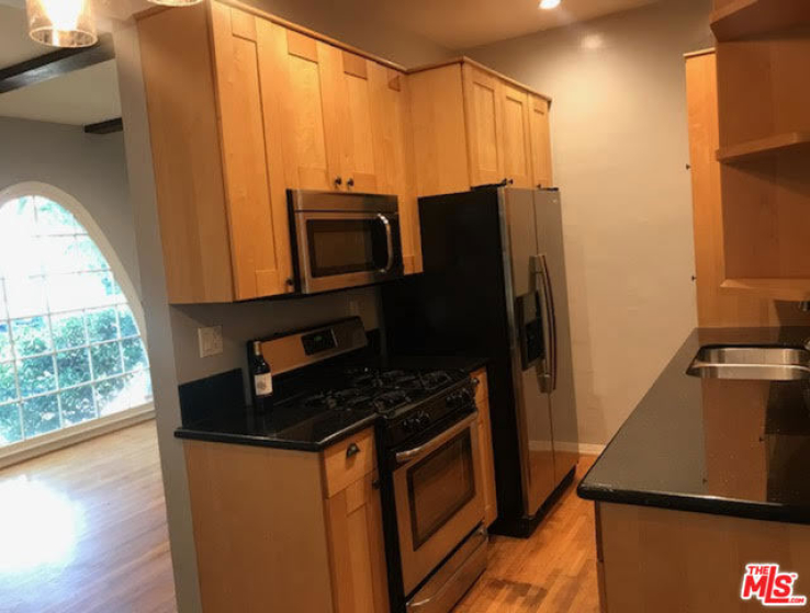 2 Bed Home to Rent in Beverly Hills, California