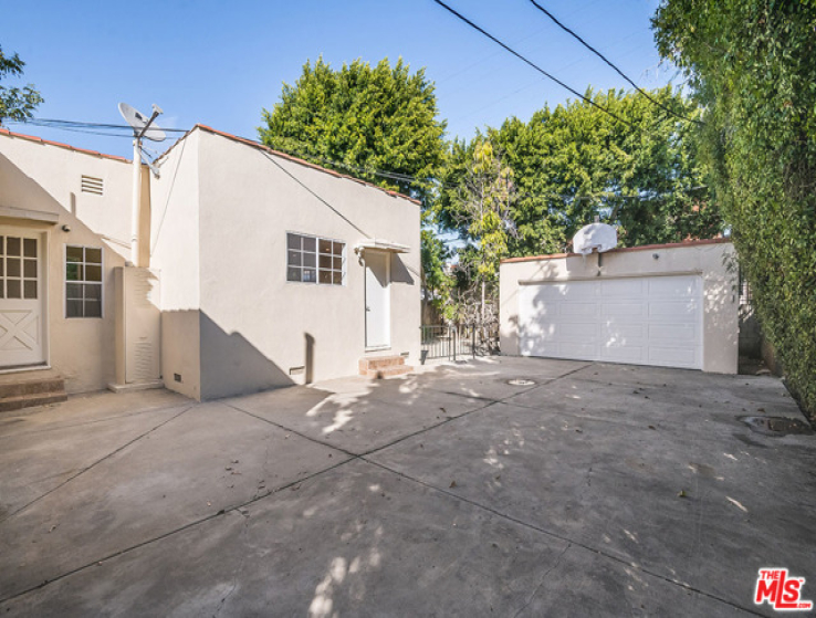 3 Bed Home to Rent in Beverly Hills, California