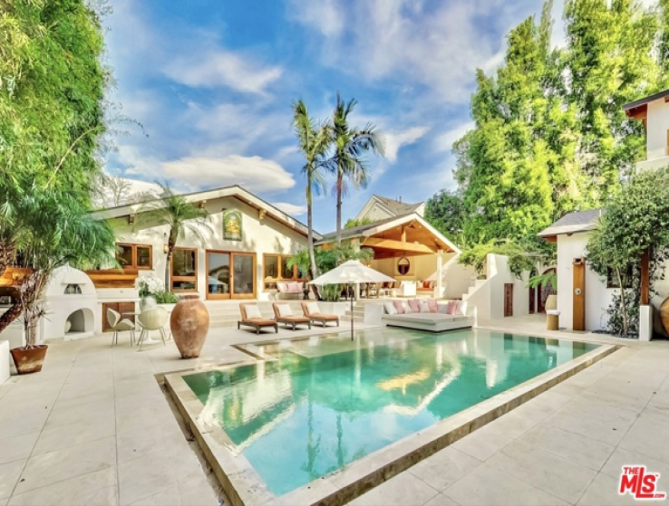 6 Bed Home for Sale in Studio City, California