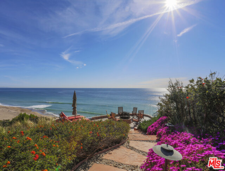 7 Bed Home to Rent in Malibu, California