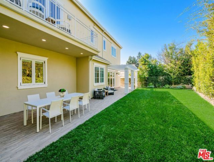 5 Bed Home for Sale in Los Angeles, California